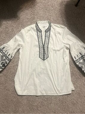 Chico size 8 (Medium) Embroidered White Peasant Blouse with Black Trim
